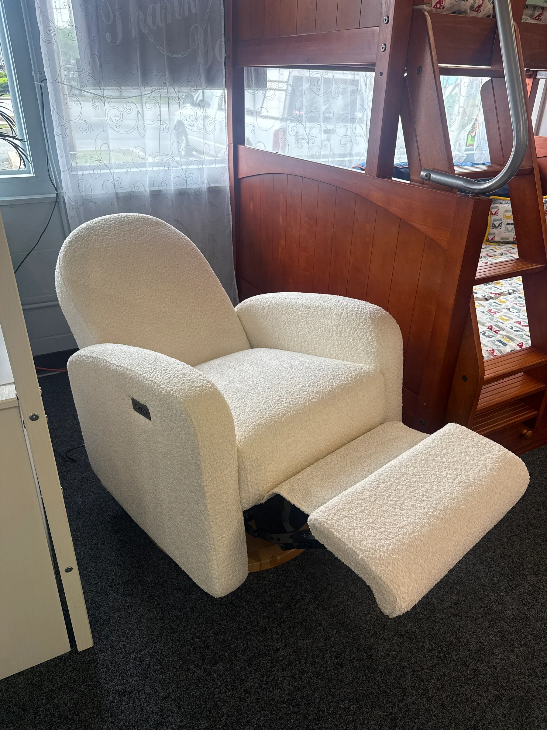 appleseed Bea Power Recliner - Image 5