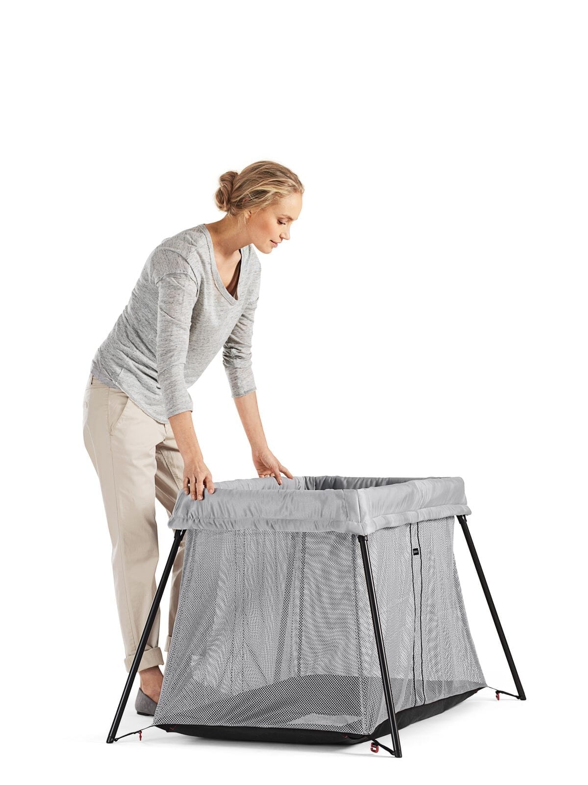 BabyBjorn Travel Crib Light & Fitted Sheet Bundle - Image 10