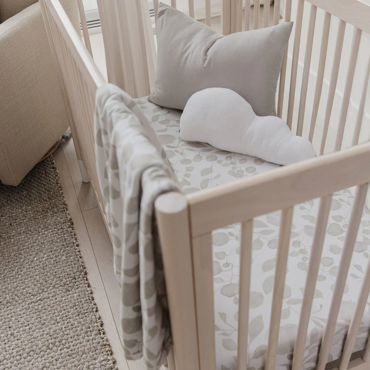 Oilo Leaf Jersey Crib Sheet - Image 4