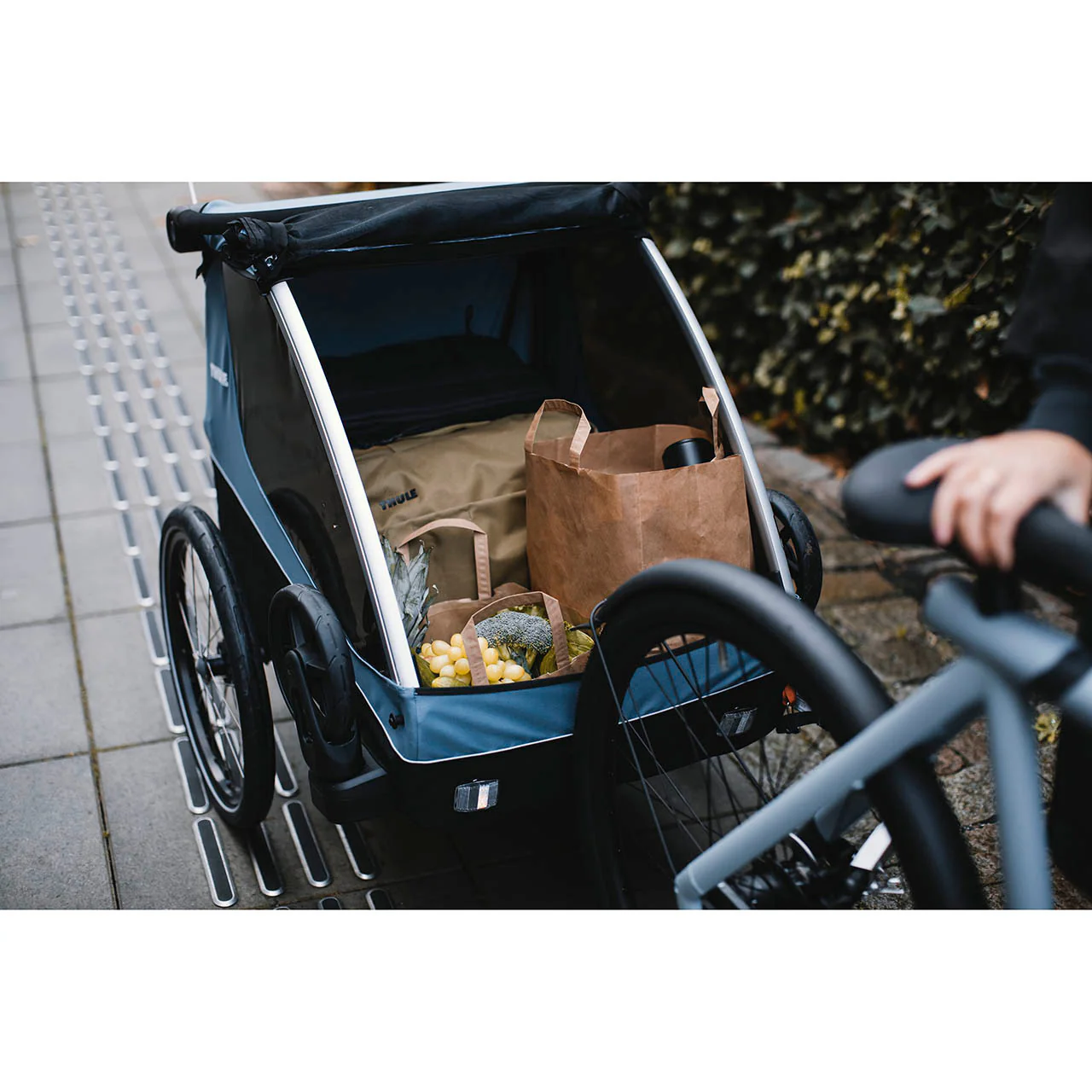 Thule Courier 2-Seat Bike Trailer - Image 8